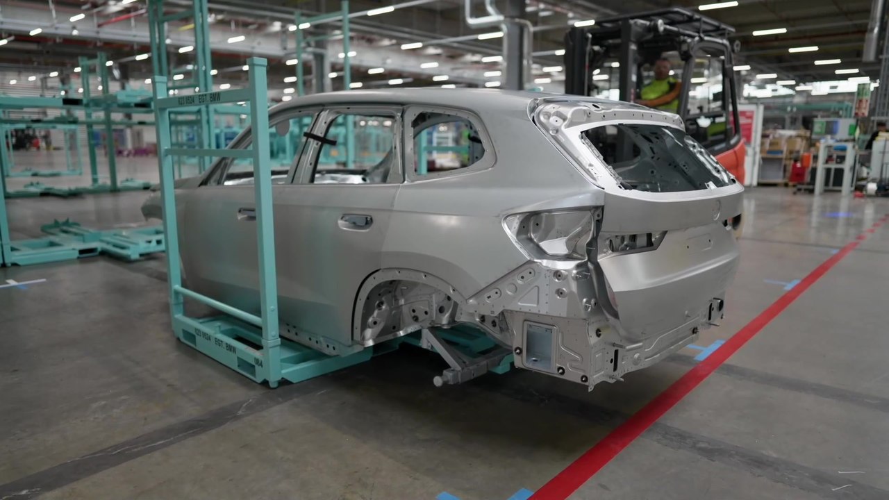 BMW Group Werk Regensburg rüstet sich für Zukunft und nimmt Karosseriebauerweiterung in Betrieb