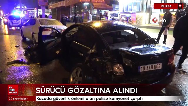 Bursa'da kazada güvenlik önlemi alan polise kamyonet çarptı