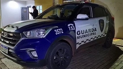 Adolescente é detido após ser flagrado empinando e cair de moto no Santa Cruz