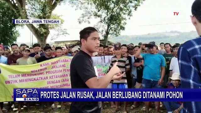Warga Blora Tanam Pohon Pisang di Jalan Berlubang Sebagai Bentuk Protes Perbaikan Jalan!
