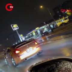Kayganlaşan yolda tehlike saçtı! Bursa'da drift atan sürücü kamerada