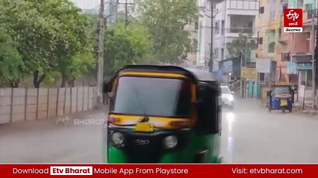 హైదరాబాద్​లో భారీ వర్షం - చెరువులుగా మారిన రోడ్లు