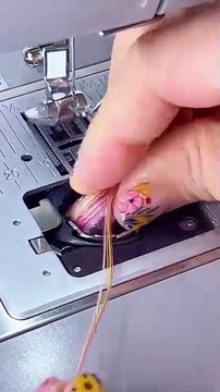 Decorative Stitches with 5 Threads on a Sewing Machine