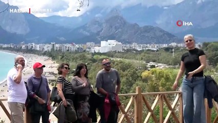 Antalya'da 3'ü bir arada sevinç: Sahiller doldu, yüzler güldü