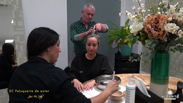 REPORTAJE ANA VA A LA PELUQUERIA SC PELUQUEROS DE AUTOR A CONOCERLOS