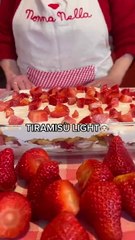 Tiramisù alle fragole e mascarpone con bagna al limoncello