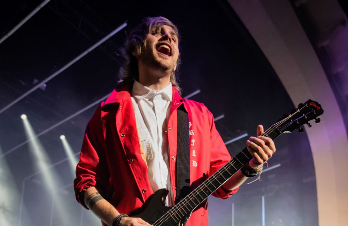 5 seconds of summer-sänger michael clifford veröffentlicht erste solo-single 'cool'