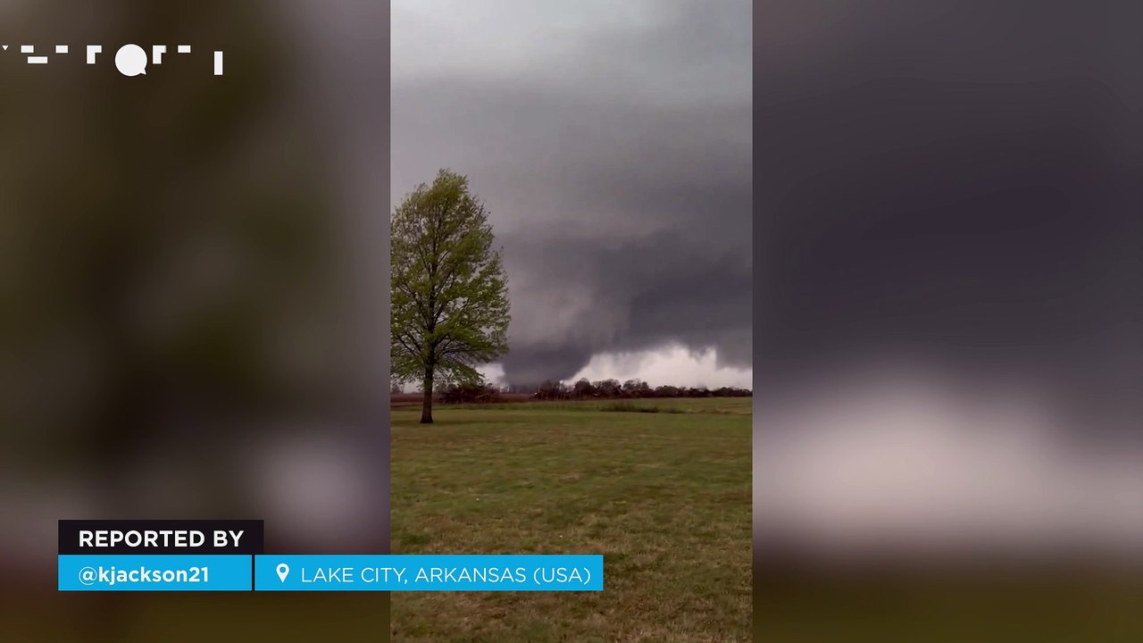 A devastating tornado hits Lake City, Arkansas (USA)! Winds are estimated to have exceeded 300 km/h.