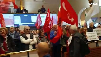 Abruzzo, deficit sanita': l'opposizione occupa il Consiglio regionale