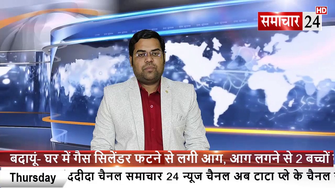 Delhi: पावर कट को लेकर आप ने बैनर लगाकर किया प्रदर्शन