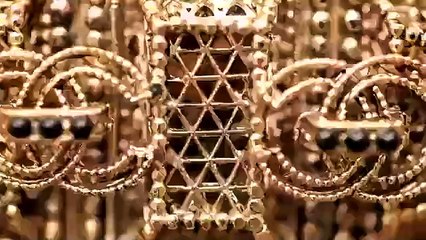 تعّرفي بالفيديو على رموز شانيل الخمسة