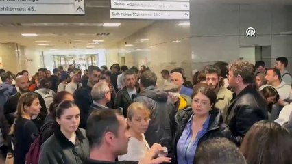 Çok sayıda oyuncu Cem Yiğit Üzümoğlu'na destek için adliyeye geldi