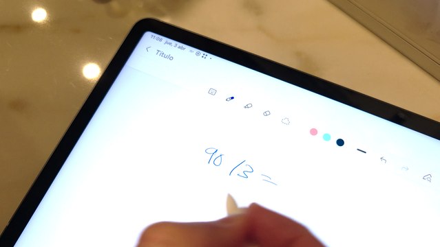 Demostración de El solucionador de matemáticas de la Galaxy Tab S10 FE de Samsung