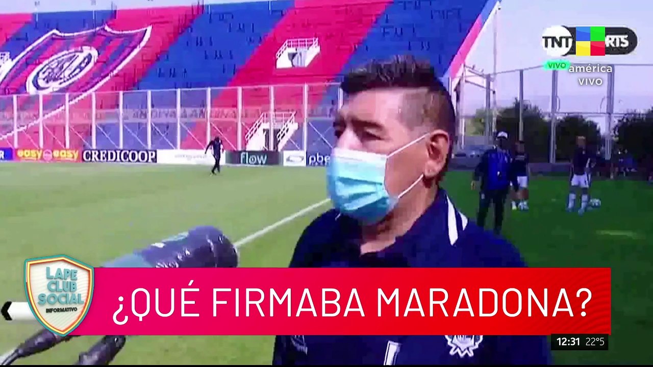 VIDEO INÉDITO: ASÍ FIRMABA DOCUMENTACIÓN DIEGO MARADONA
