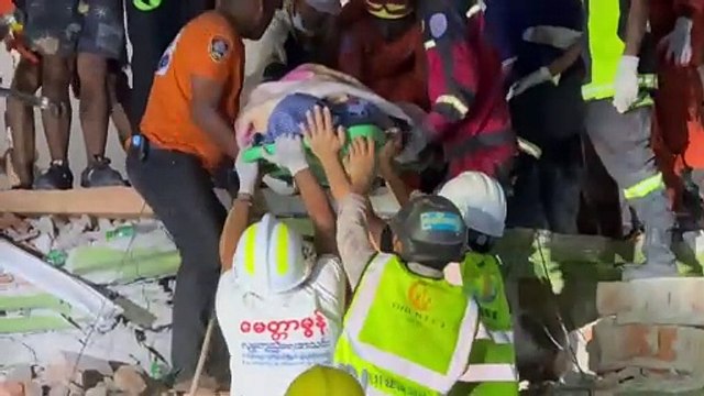 Milagros y pérdidas, seis días después del terremoto que devastó Birmania