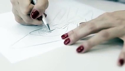 شاهدي مراحل إبداع حذاء ديور الشهير!