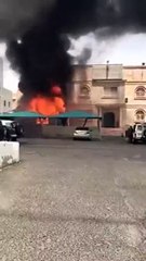بالفيديو.. توثيق لحظة إندلاع حريق هائل في محيط مبنى مرور الحوية بالطائف