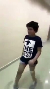 بالفيديو.. رد فعل طفل بعد قيام فريق طبي بتركيب أول طرف صناعي له في تخصصي بريدة