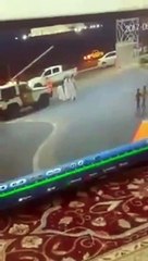 بالفيديو.. توثيق لحظة إصطدام مركبة بأخرى أمام قاعة الأمير مشعل بن عبدالله بنجران