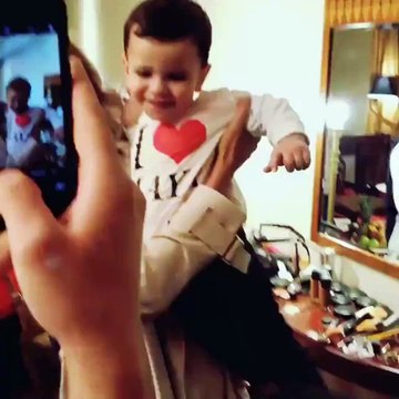 مايا دياب تنشر فيديو جمعها بأصغر معجبيها