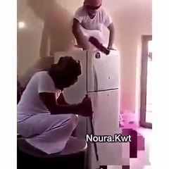 بالفيديو.. شباب وفتيات إماراتيون يخضعون للمحاكمة بسبب رقصة متصوع