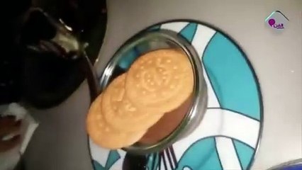 صديقات هيفاء وهبي يسخرن من طريقتها في أكل "البوظة"