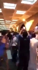 بالفيديو: ناصر الشمراني يعتدي على مشجع في مطار جدة
