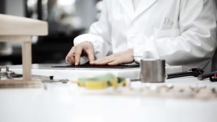 حرفية ديور العالية تتجسّد في حقيبة Diorever.. شاهدي الفيديو