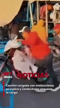 Tras la volcadura de un camión en la autopista Arco Norte, sujetos aprovecharon el caos para llevarse motos nuevas que eran transportadas en la unidad.