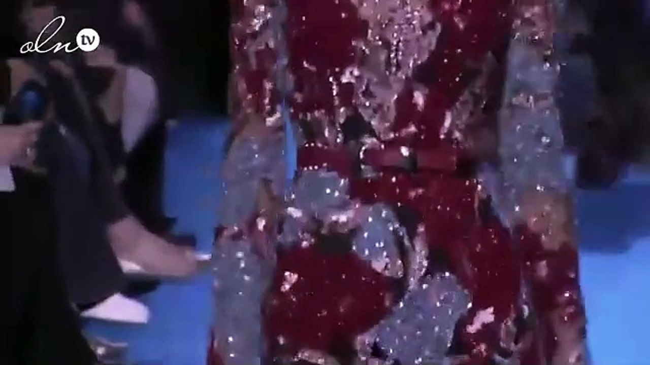 إيلي صعب يعتمد على التجديد في محاكاة الأناقة الراقية