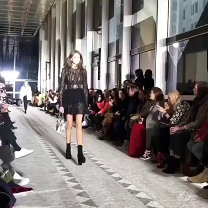 بعد عرض Longchamp في نيويورك، هل تتراجع شُهرة كيندل جينر أمام كايا جربر؟