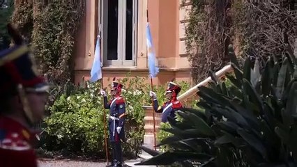 ميلانيا ترامب تؤكد أن من المستحيل الإخفاق بإطلالة هذا اللون