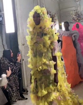 عرض فالنتينو شكّل مفاجأة جميلة وذكّرنا بالمعنى الحقيقي للهوت كوتور!