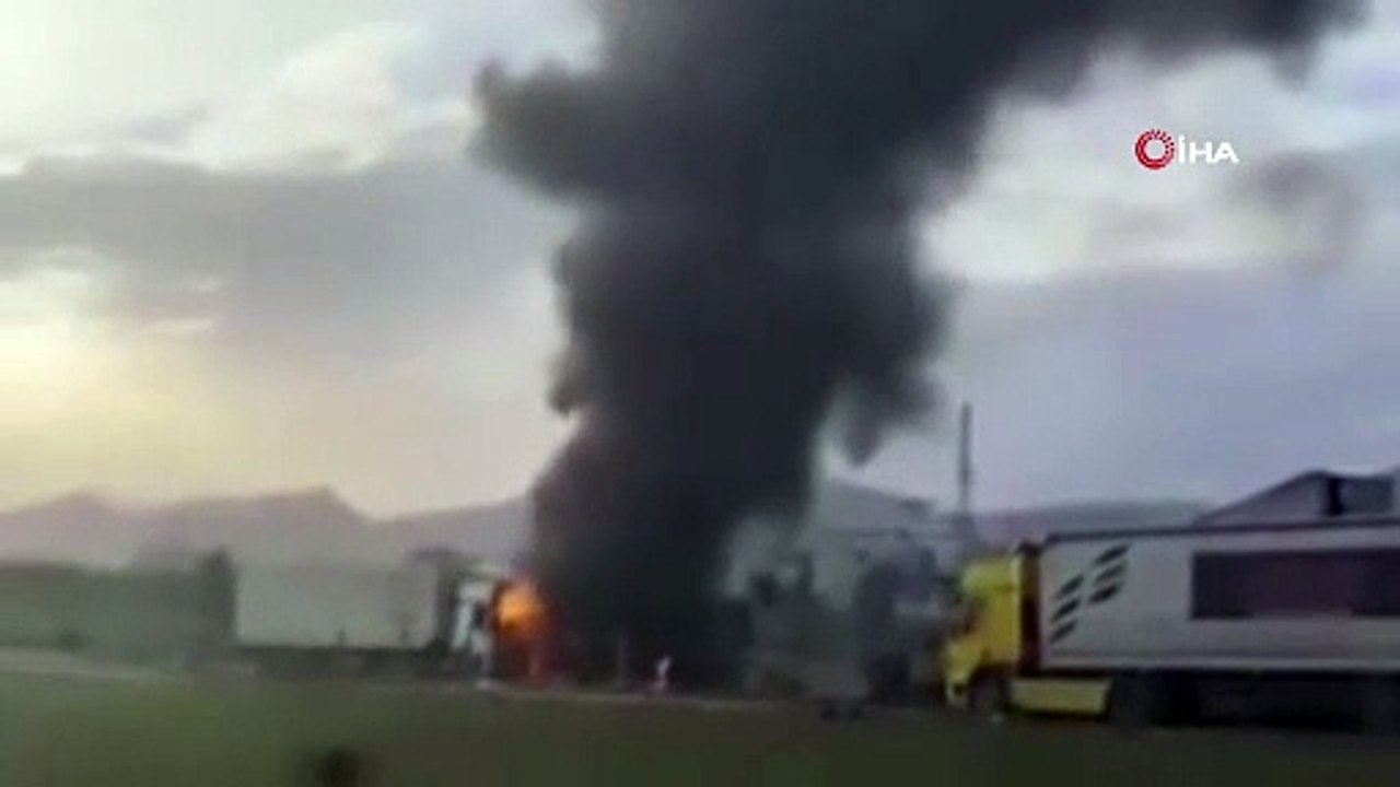 Mardin'de iki tır cayır cayır yandı! 2 yaralı var