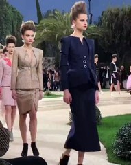 غياب كارل لاغرفيلد عن عرض شانيل: صدمة متوقعة وعاصفة من التكهنات