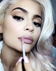 مجموعة الفالنتاين لكايلي جينر في طريقها إلينا