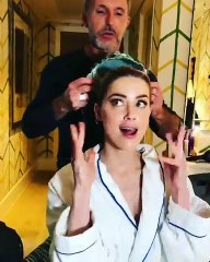 آمبر هيرد أصبحت حديث الجميع بعد إطلالتها بغطاء رأس وفستان دراماتيكي من فالنتينو