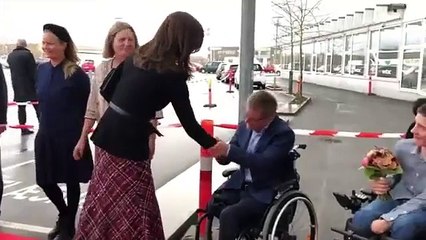 التارتان خيار الأميرات في موسم الأعياد: فمن كانت إطلالتها أجمل؟