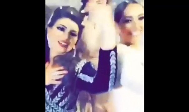 شاهدي بالفيديو إلهام الفضالة تصدم رواد مواقع التواصل بنحافتها في حفل زفاف ابنتها