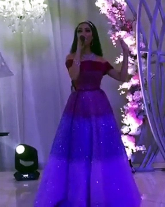 بالفيديو.. هكذا ظهرت دنيا بطمة بإطلالة باربي في أحد الأعراس الكويتية