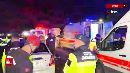 Düzce'de yaralı sürücü özel eşyaları için ambulanstan indi