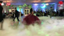 بالفيديو.. عروس تبهر المعازيم برقصها على أغنية 
