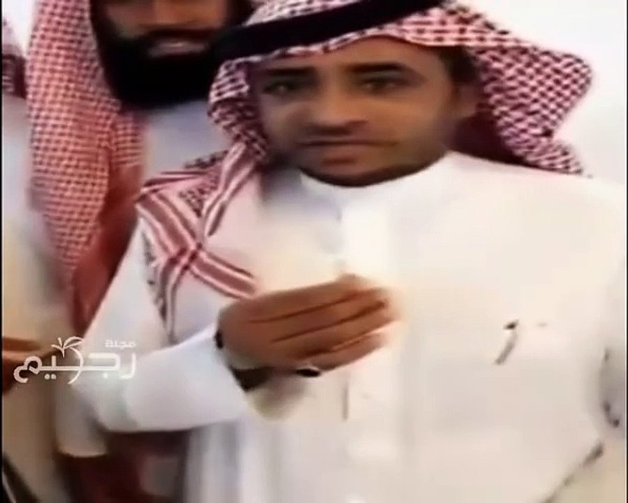 بالفيديو.. أصغر عريس سعودي بعمر الـ16 عاماً يُثير الجدل بعدما رُزِق بمولوده الأولى!