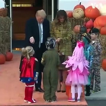 لهذا السبب ميلانيا وإيفانكا ترامب تعتمدان المعاطف للإطلالات الرسمية