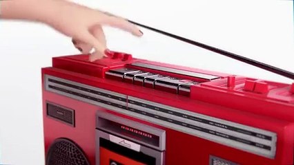 شاهدي بالفيديو: Noonoouri تجسّد ناتالي بورتمان في حملة Rouge Dior Ultra Rouge