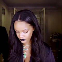 للجريئات فقط: ريهانا تبتكر في 3 خطوات أسهل مكياج بأحمر الشفاه الأسود