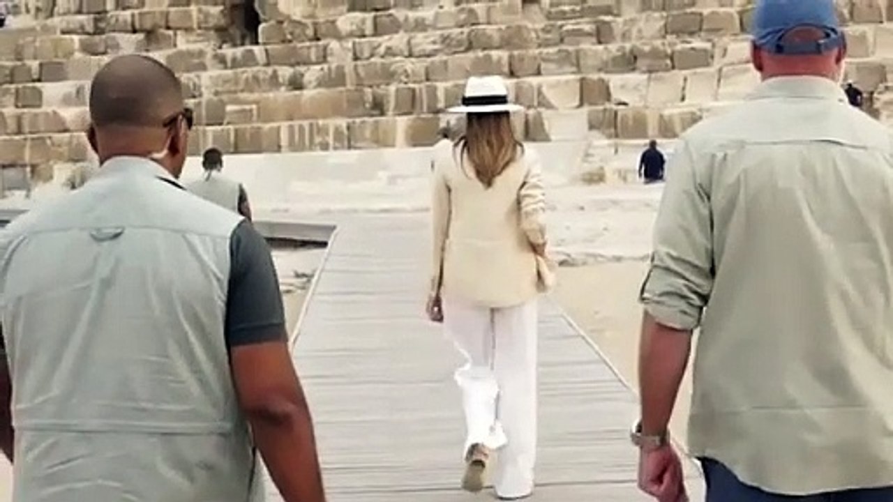 هذا هو اللون الذي يضمن اتقانك لمعادلة الأناقة والثراء: تألّقي بالنيود على طريقة النجمات!