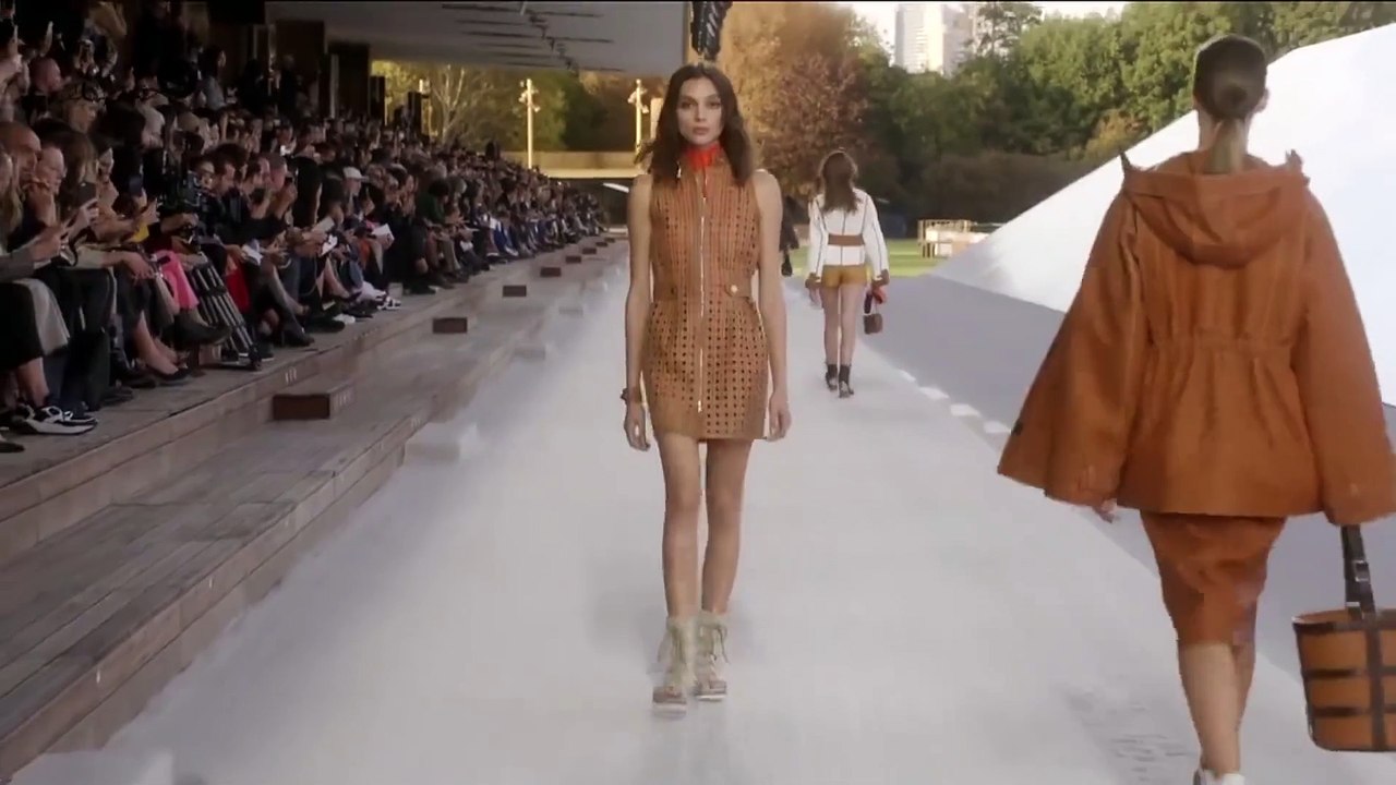 مجموعة Hermès  لربيع 2019: تصاميم هادئة يغلب عل...
