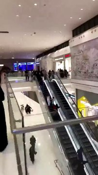 بالفيديو تدافع كبير داخل مول تجاري بالسعودية بسبب حريق