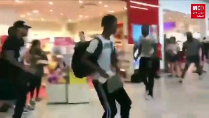 شجار بين فنانين يتسبب في تأخير إقلاع الطائرات